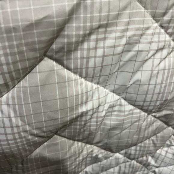 Ladies Eddie Bauer jacket! Very warm! Gray and white stripe! - Picture 3 of 5